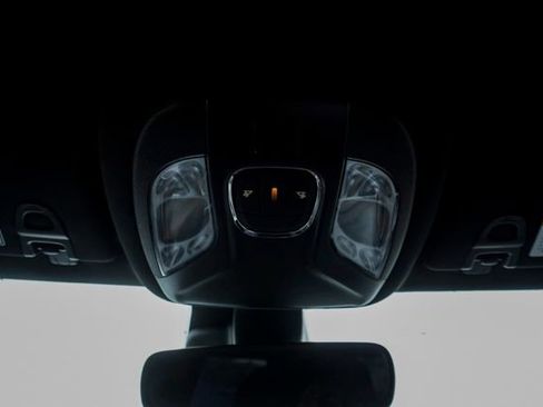 Used 2023 Jeep Compass Latitude image 25