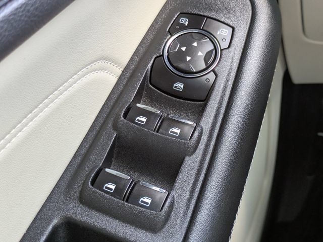 Used 2022 Ford Edge Titanium AWD/4WD image 22
