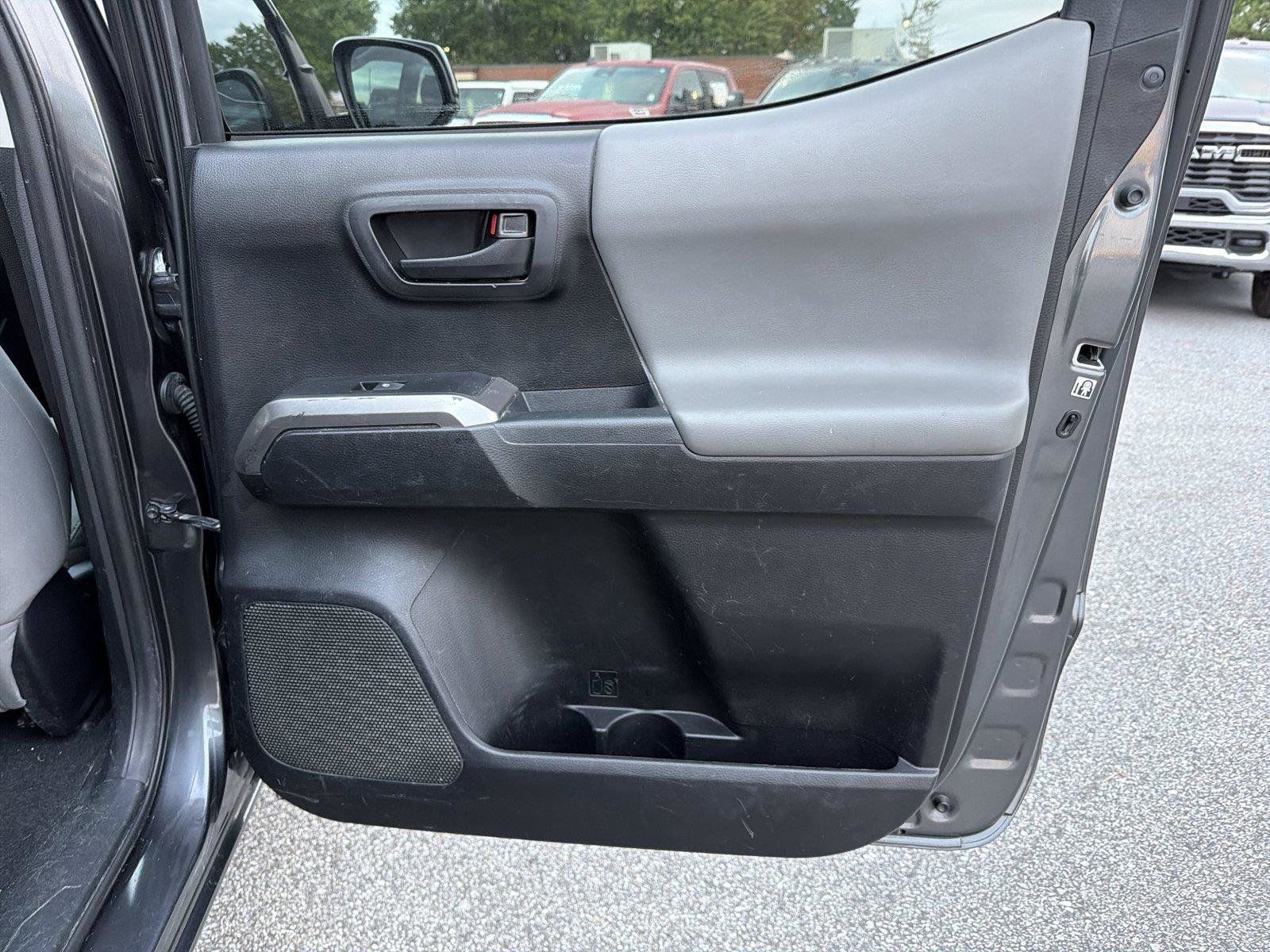 Used 2019 Toyota Tacoma SR5 RWD image 15