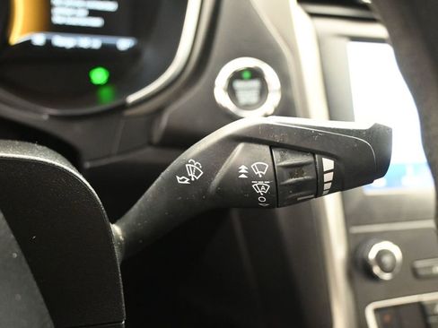 Used 2020 Ford Fusion SE FWD image 23