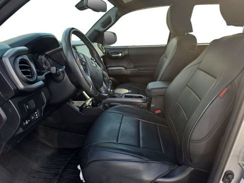 Used 2020 Toyota Tacoma TRD Sport AWD/4WD image 11
