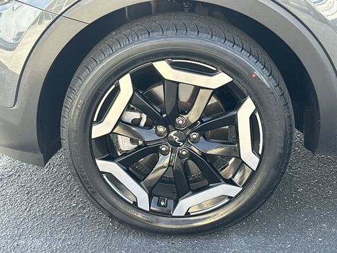 Used 2023 Kia Telluride EX w/ EX Captain's Chair Package FWD image 13