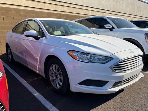 Used 2018 Ford Fusion S image 2