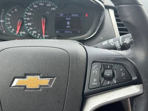 Used 2019 Chevrolet Trax LT w/ LT Convenience Package FWD image 23