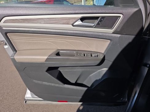 Used 2023 Volkswagen Atlas Cross Sport SE image 17