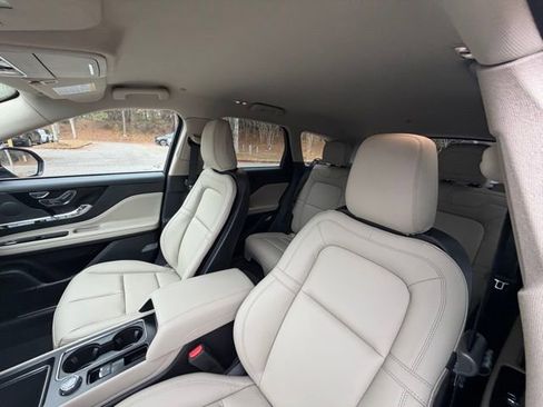 New 2026 Lincoln Corsair Premiere image 13