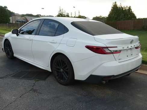 Used 2025 Toyota Camry SE FWD image 5