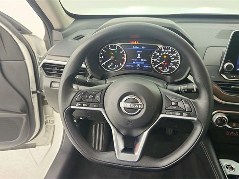 Used 2023 Nissan Altima 2.5 SV image 18