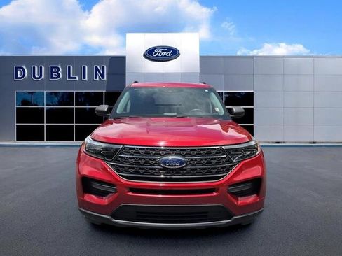 Used 2024 Ford Explorer XLT AWD/4WD image 2