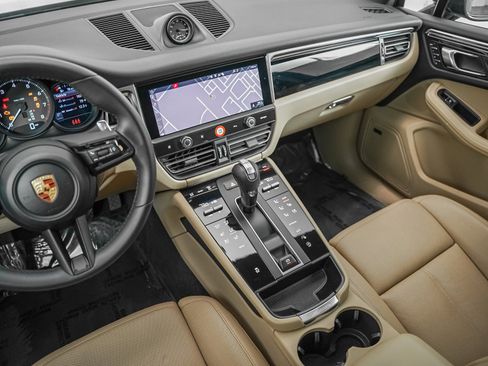Certified 2026 Porsche Macan AWD/4WD image 19