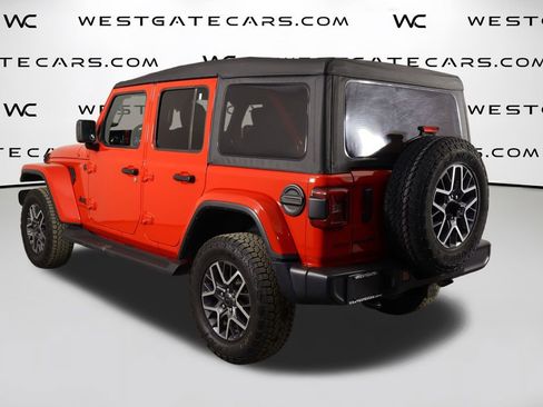Used 2025 Jeep Wrangler Unlimited Sahara AWD/4WD image 38