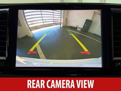 Used 2023 Chrysler Pacifica Touring-L FWD image 15