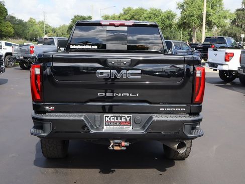 Used 2024 GMC Sierra 2500 Denali Ultimate AWD/4WD image 8