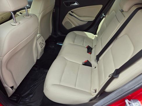 Used 2019 Mercedes-Benz GLA 250 4MATIC image 11