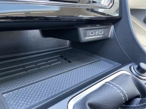 Used 2025 Volkswagen Jetta SEL FWD image 29
