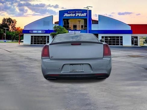 Used 2018 Chrysler 300 S w/ 300S Premium Group image 6