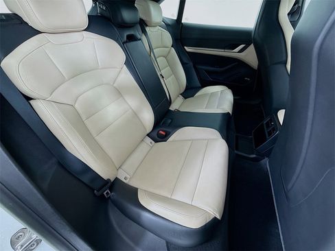 Used 2022 Porsche Taycan 4S image 29