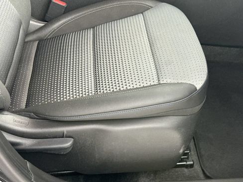 Used 2025 Chevrolet Trax LT w/ LT Convenience Package FWD image 23