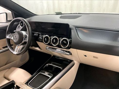 Used 2025 Mercedes-Benz GLA 250 4MATIC image 14