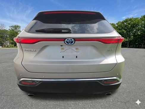 Used 2023 Toyota Venza XLE AWD/4WD image 7