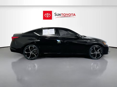 Used 2024 Nissan Altima 2.5 SR w/ SR Premium Package FWD image 2