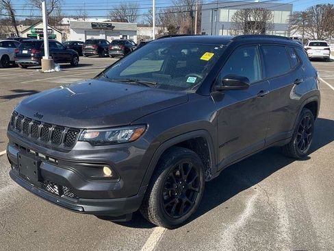 Used 2023 Jeep Compass Altitude w/ Sun and Sound Group image 1