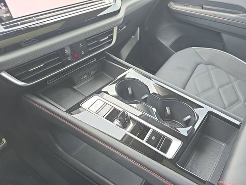 Used 2024 Volkswagen Atlas Peak Edition SE image 26