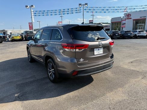 Used 2017 Toyota Highlander XLE image 7