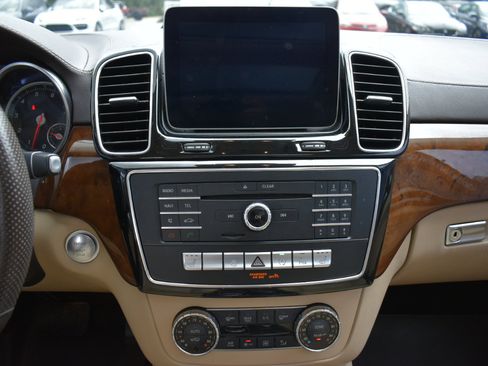 Used 2018 Mercedes-Benz GLS 450 4MATIC w/ Premium Package image 20