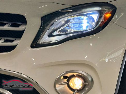 Used 2020 Mercedes-Benz GLA 250 4MATIC w/ Premium Package image 12