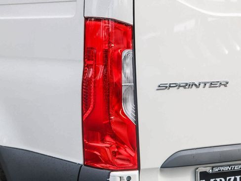Used 2025 Mercedes-Benz Sprinter 2500 image 9
