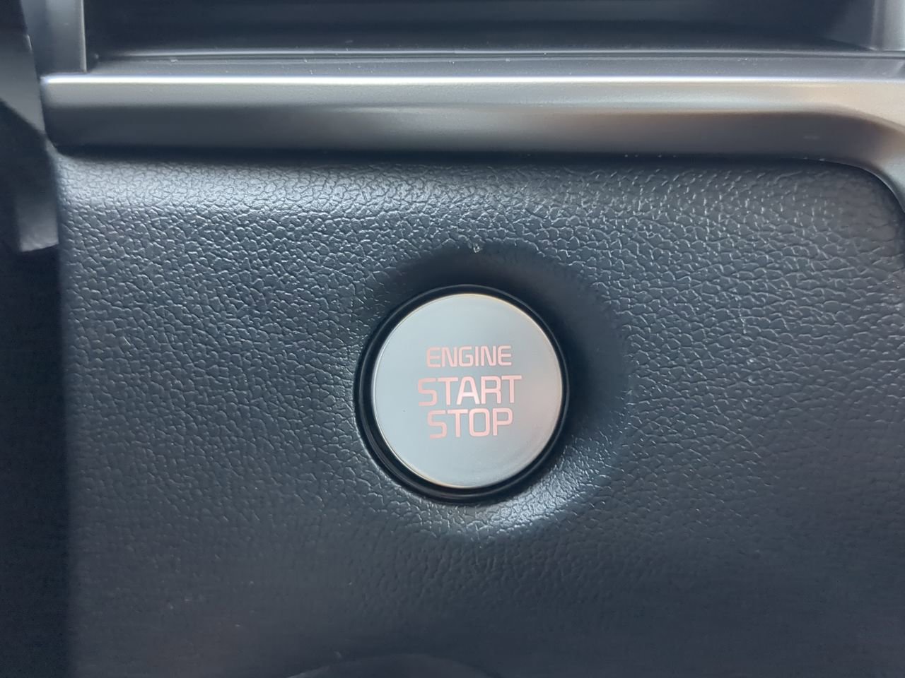 Used 2025 Kia Sorento S w/ Panoramic Sunroof Package FWD image 29