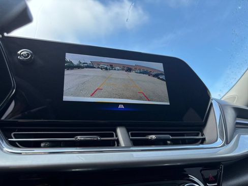 Used 2025 Chevrolet Trax LT FWD image 21