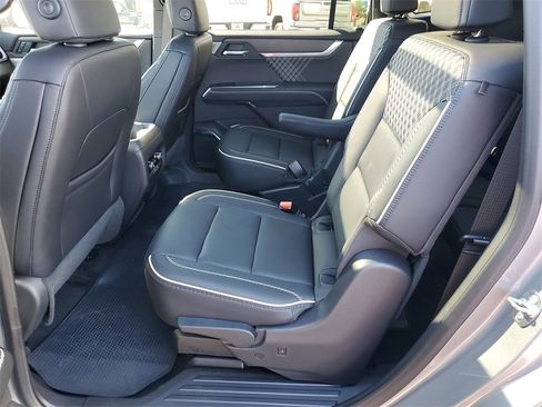 Used 2025 GMC Acadia Denali w/ Super Cruise Package image 18