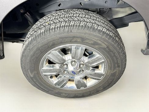 Used 2012 Ford F150 XLT w/ XLT Chrome Pkg image 11