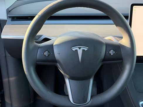 Used 2025 Tesla Model Y Long Range image 32