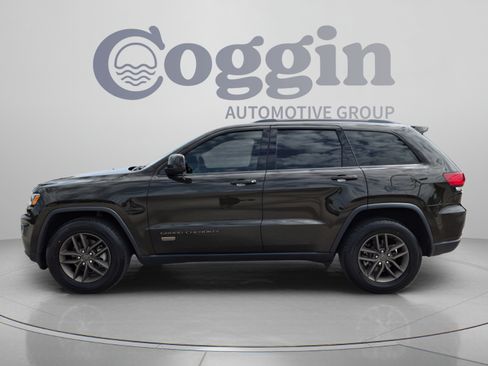 Used 2017 Jeep Grand Cherokee Laredo 75th Anniversary RWD image 3