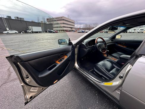 Used 2000 Lexus ES 330 image 9