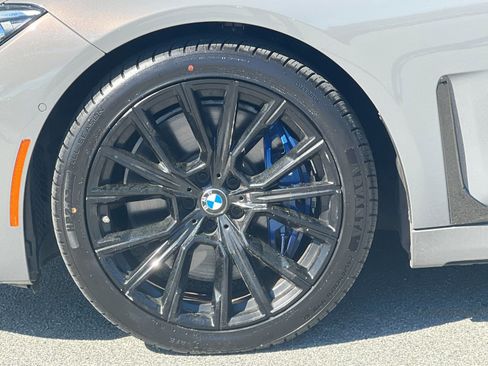 Used 2022 BMW 740i w/ M Sport Package image 27