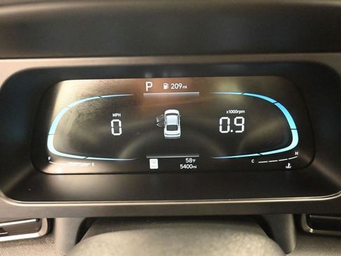 Used 2025 Hyundai Elantra Sport image 12