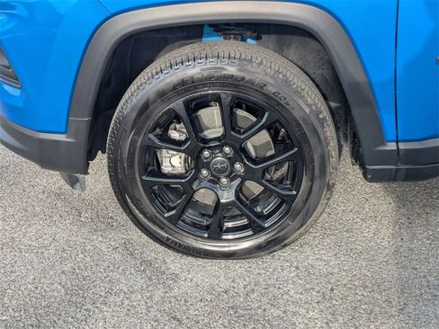 Used 2025 Jeep Compass Latitude w/ Altitude Special Edition image 9