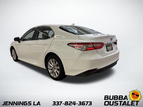 Used 2019 Toyota Camry LE FWD image 3