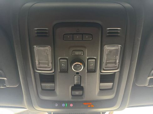 Used 2023 GMC Yukon XL SLT w/ SLT Premium Package image 28