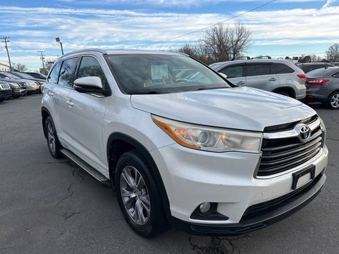 Used 2014 Toyota Highlander XLE image 3