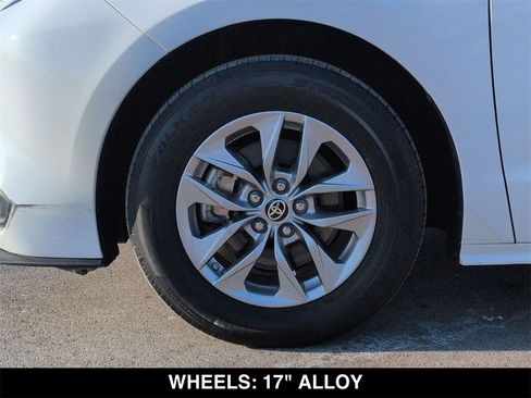 Used 2022 Toyota Sienna LE image 19