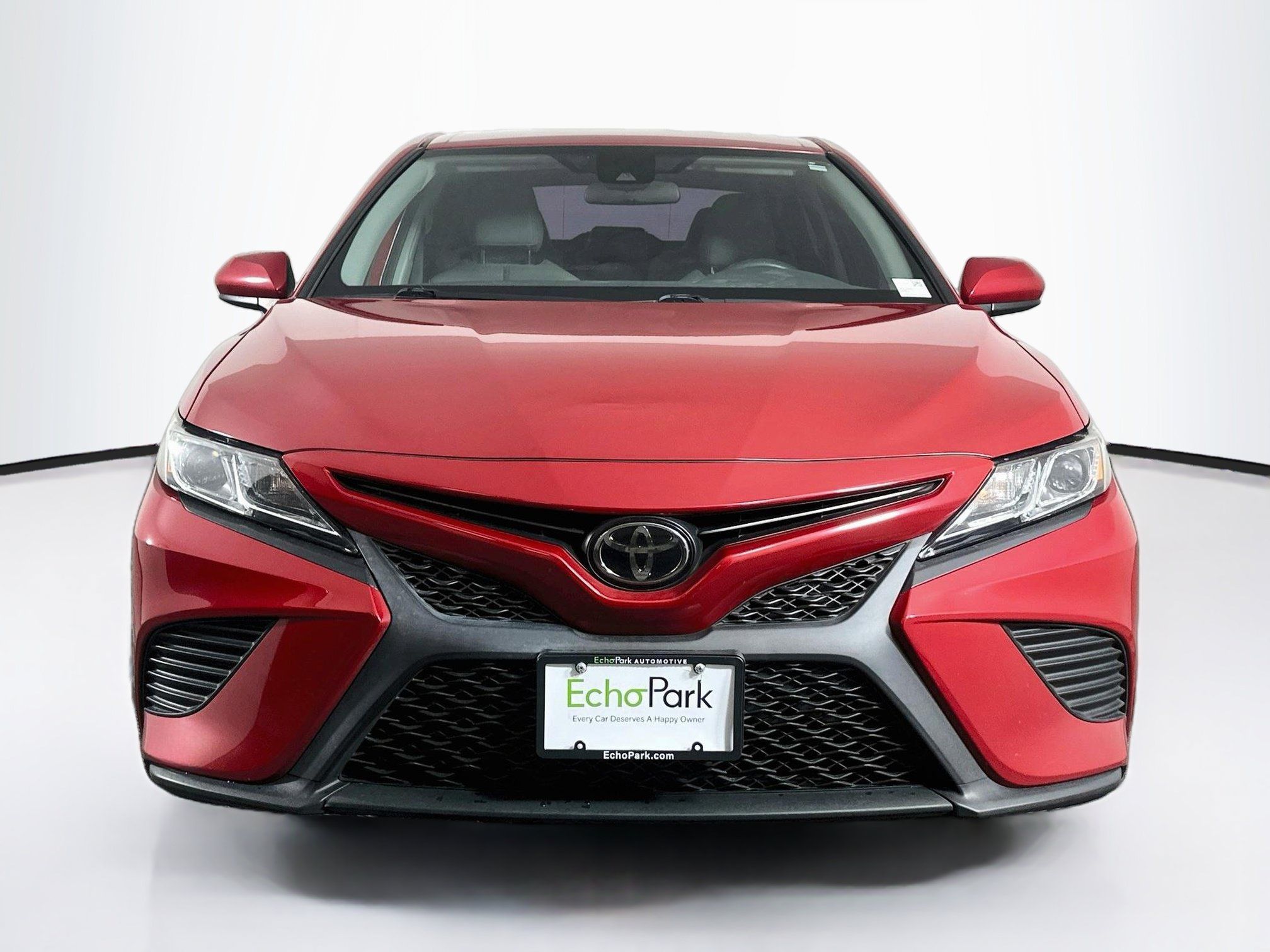 Used 2019 Toyota Camry SE w/ Carpet Mat Package FWD image 2