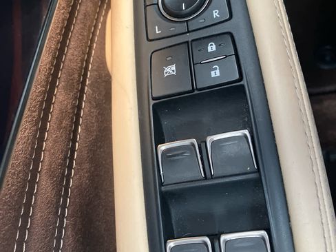 Used 2020 Lexus LS 500 w/ Interior Upgrade Package image 13