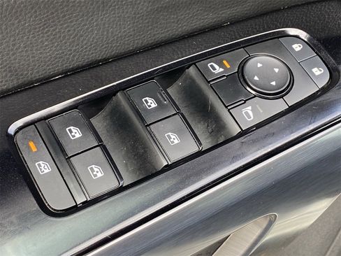 Used 2022 Nissan Pathfinder SL w/ Lighting Package (N92) image 23