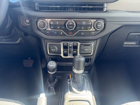 Used 2025 Jeep Wrangler Unlimited Sahara image 11