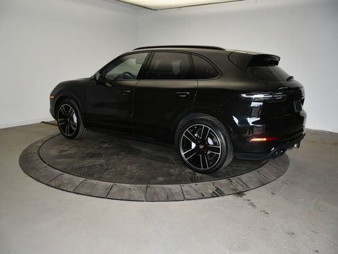 Certified 2023 Porsche Cayenne Turbo AWD/4WD image 3
